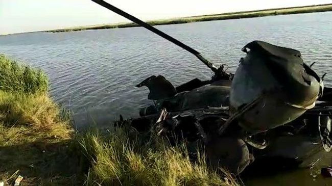 Кадры с места жесткой посадки вертолета Ми-2 в Ростовской области Кадры с места жесткой посадки вертолета Ми-2 в Ростовской области