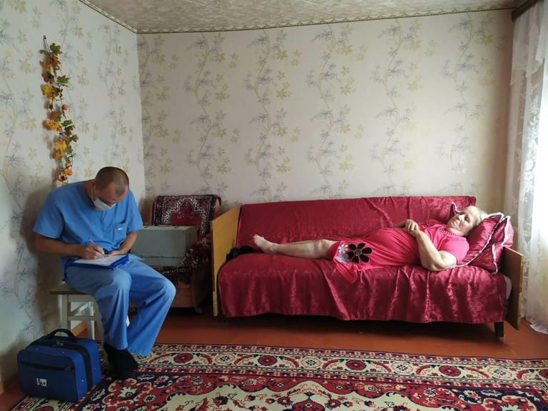 Фельдшер службы неотложной помощи из города Фролово Волгоградской области Алексей Савченко