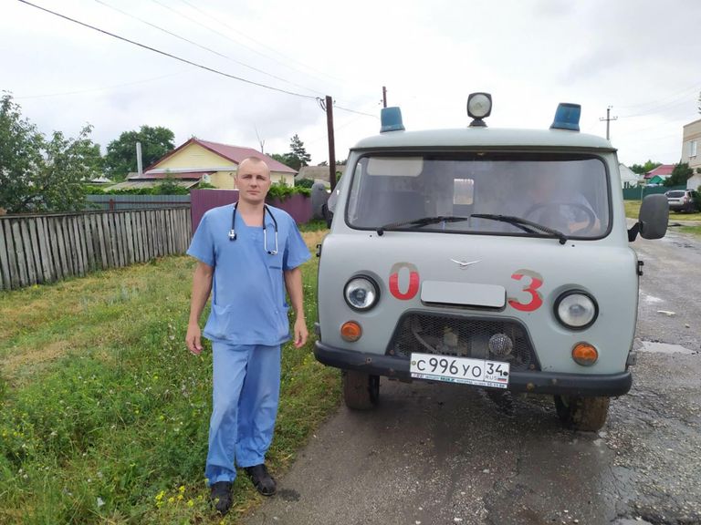 Фельдшер службы неотложной помощи из города Фролово Волгоградской области Алексей Савченко