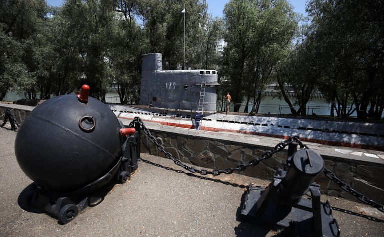 Малая многоцелевая дизельная подводная лодка М-261 в парке 30-летия Победы в Краснодаре Малая многоцелевая дизельная подводная лодка М-261 в парке 30-летия Победы в Краснодаре