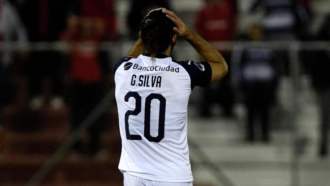 Argentina's Independiente Gaston Silva reacts during a Copa Sudamericana football match against Colombia's Rionegro Aguilas at the Alberto Grisales stadium, in Rionegro, Antioquia department, Colombia on May 21, 2019. (Photo by JOAQUIN SARMIENTO / AFP)