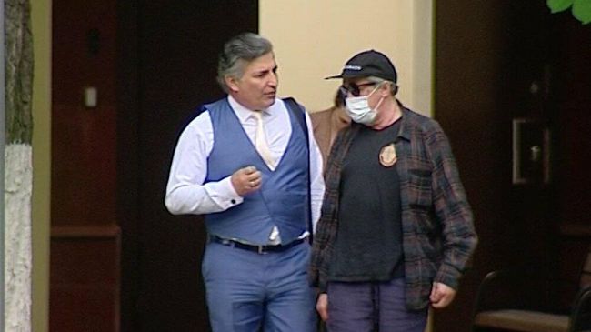 Адвокат Эльман Пашаев (слева) и актер Михаил Ефремов, обвиняемый в смертельном ДТП на Смоленской площади Адвокат Эльман Пашаев (слева) и актер Михаил Ефремов, обвиняемый в смертельном ДТП на Смоленской площади