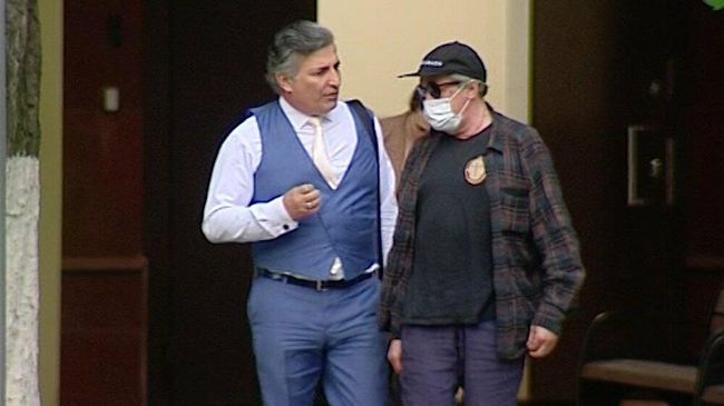 Адвокат Эльман Пашаев (слева) и актер Михаил Ефремов, обвиняемый в смертельном ДТП на Смоленской площади Адвокат Эльман Пашаев (слева) и актер Михаил Ефремов, обвиняемый в смертельном ДТП на Смоленской площади