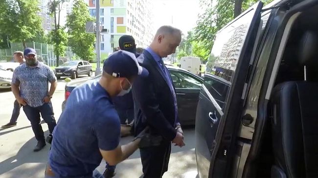 Кадр видео задержания Ивана Сафронова Кадр видео задержания Ивана Сафронова