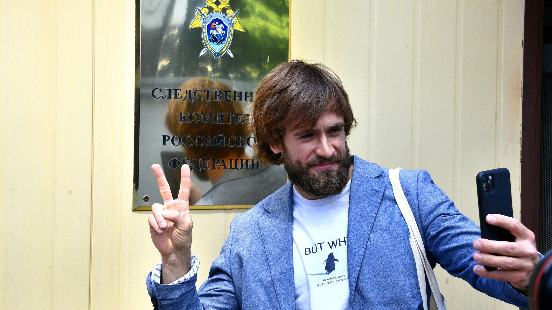 Петр Верзилов перед зданием Следственного комитета РФ в Москве Петр Верзилов перед зданием Следственного комитета РФ в Москве - РИА Новости, 1920, 05.04.2024