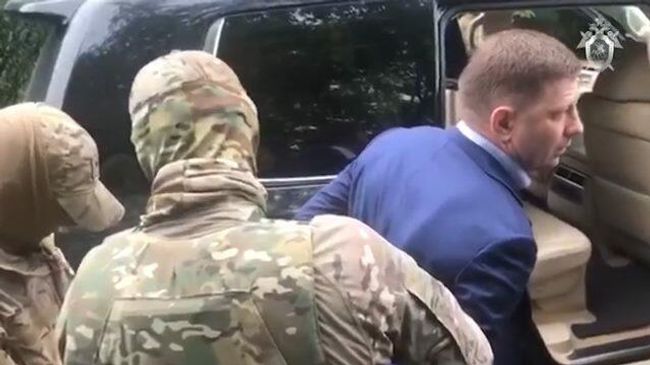 Задержание губернатора Хабаровского края Сергея Фургала. Кадры СК Задержание губернатора Хабаровского края Сергея Фургала. Кадры СК