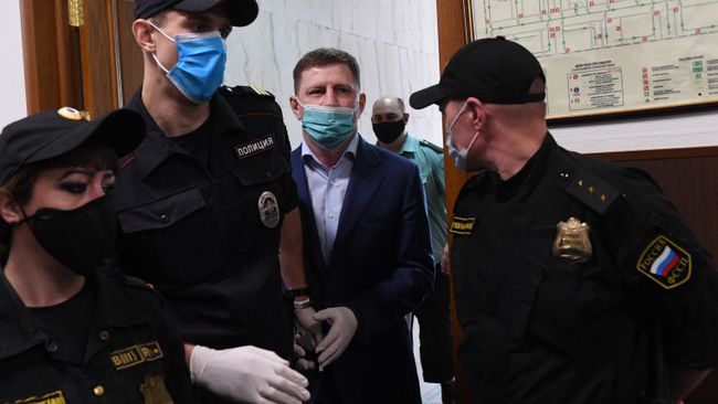 Губернатор Хабаровского края Сергей Фургал в Басманном суде Москвы Губернатор Хабаровского края Сергей Фургал в Басманном суде Москвы