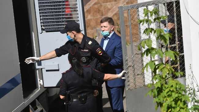 Губернатор Хабаровского края Сергей Фургал, арестованный Басманным судом Москвы до 9 сентября по обвинению в организации убийств бизнесменов в 2000-х годах Губернатор Хабаровского края Сергей Фургал, арестованный Басманным судом Москвы до 9 сентября по обвинению в организации убийств бизнесменов в 2000-х годах