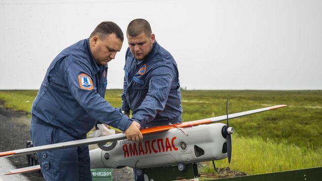 Спасатели Ямалспас запускают беспилотник Спасатели Ямалспас запускают беспилотник