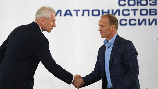 Министр спорта РФ Олег Матыцин (слева) и действующий президент Союза биатлонистов России (СБР) Владимир Драчёв на отчетно-выборной конференции СБР. Министр спорта РФ Олег Матыцин (слева) и действующий президент Союза биатлонистов России (СБР) Владимир Драчёв на отчетно-выборной конференции СБР.