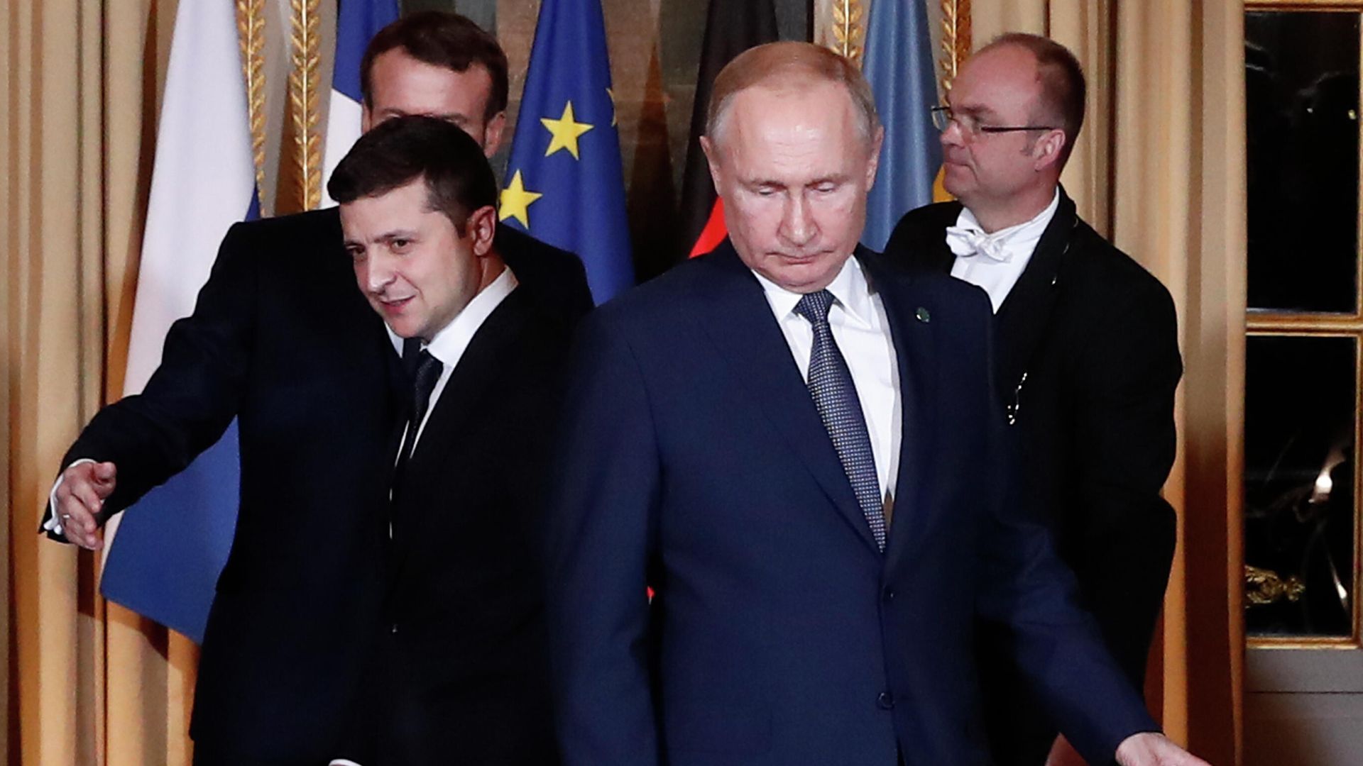 Президент России Владимир Путин и президент Украины Владимир Зеленский на саммите в Париже Президент России Владимир Путин и президент Украины Владимир Зеленский на саммите в Париже - РИА Новости, 1920, 13.01.2022