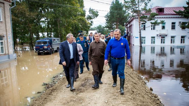 Заместитель главы правительства и полпред президента РФ в Дальневосточном федеральном округе Юрий Трутнев во время рабочей поездки в Хабаровск Заместитель главы правительства и полпред президента РФ в Дальневосточном федеральном округе Юрий Трутнев во время рабочей поездки в Хабаровск