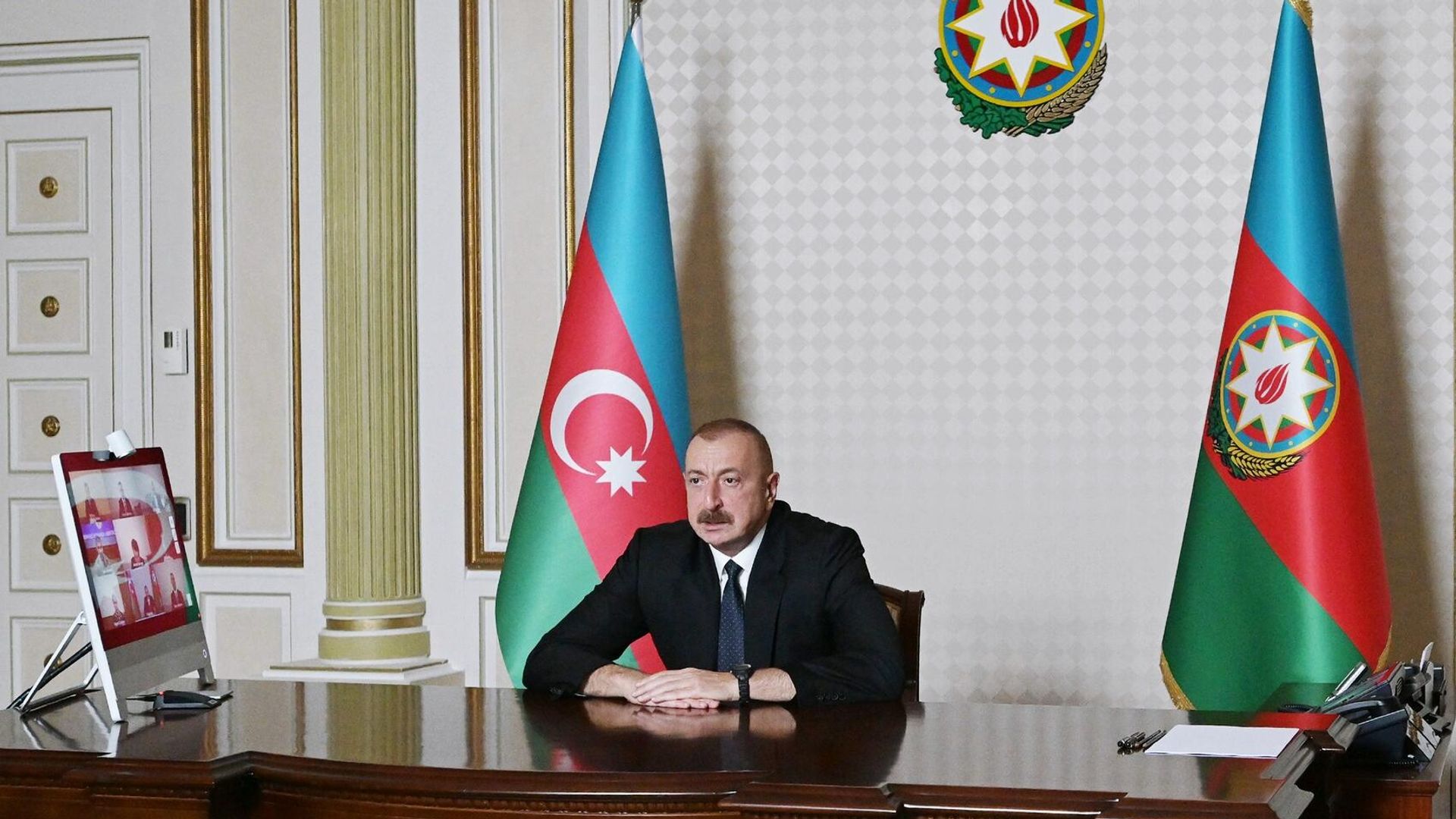 Президент Азербайджана Ильхам Алиев во время заседания Совета безопасности Азербайджана в связи с ситуацией на границе с Арменией Президент Азербайджана Ильхам Алиев во время заседания Совета безопасности Азербайджана в связи с ситуацией на границе с Арменией - РИА Новости, 1920, 17.10.2020