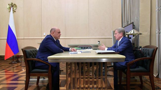 Михаил Мишустин проводит встречу с генеральным директором ПАО Аэрофлот - Российские авиалинии Виталием Савельевым Михаил Мишустин проводит встречу с генеральным директором ПАО Аэрофлот - Российские авиалинии Виталием Савельевым