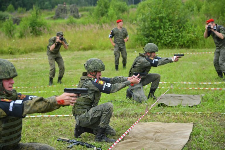 Участники всеармейского этапа конкурса военной полиции Страж порядка на огневом рубеже в Московской области Участники всеармейского этапа конкурса военной полиции Страж порядка на огневом рубеже в Московской области