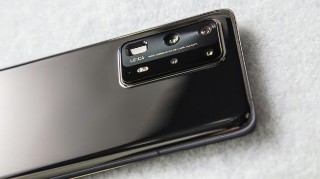 Смартфон Huawei P40 Pro+ с пентакамерой Leica Смартфон Huawei P40 Pro+ с пентакамерой Leica