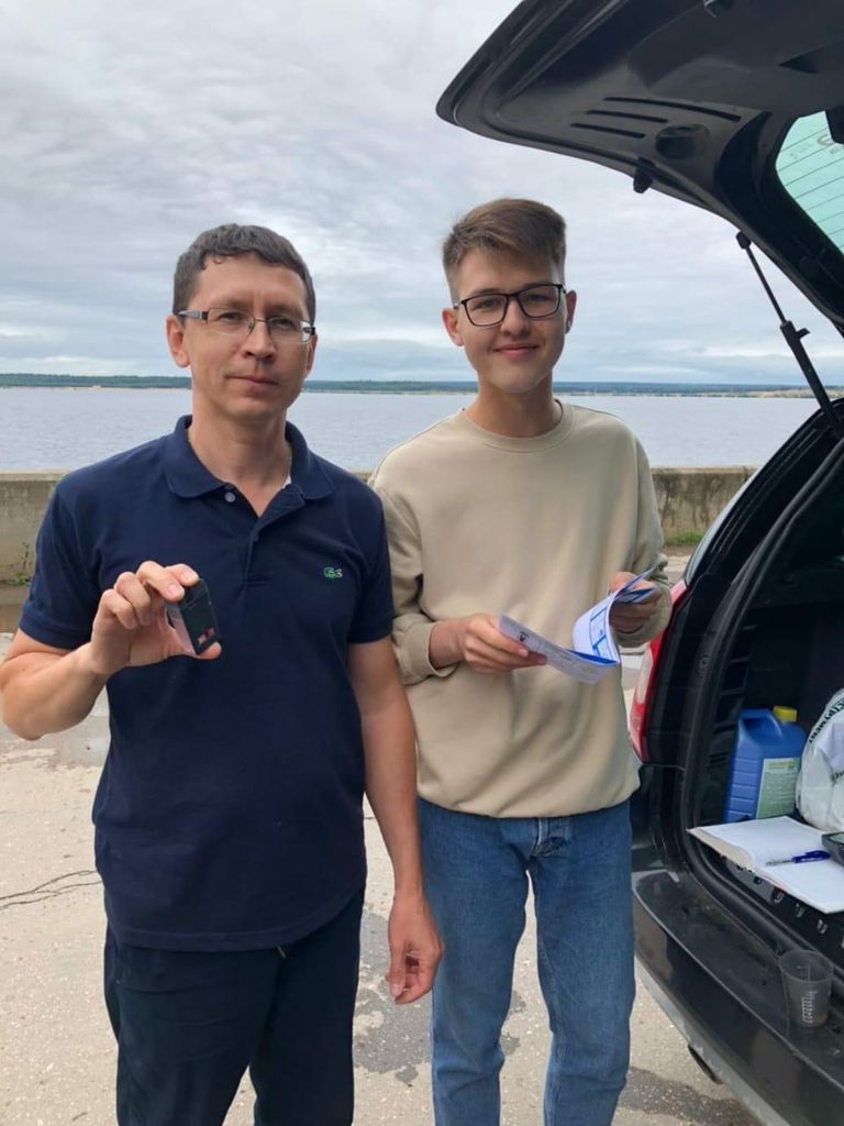 Отбор проб речной воды в реке Волга Отбор проб речной воды в реке Волга