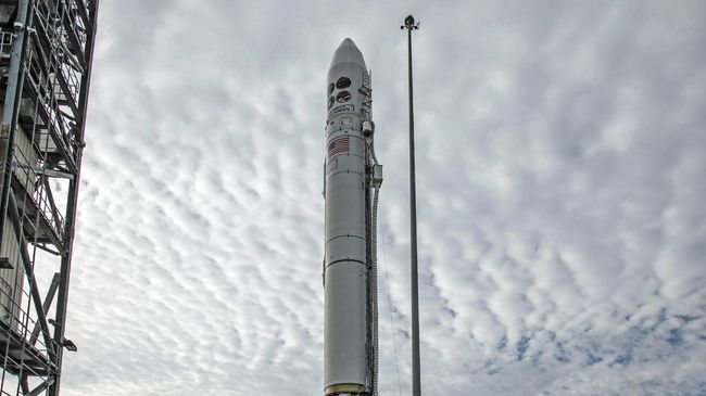 Ракета Minotaur IV перед стартом Ракета Minotaur IV перед стартом