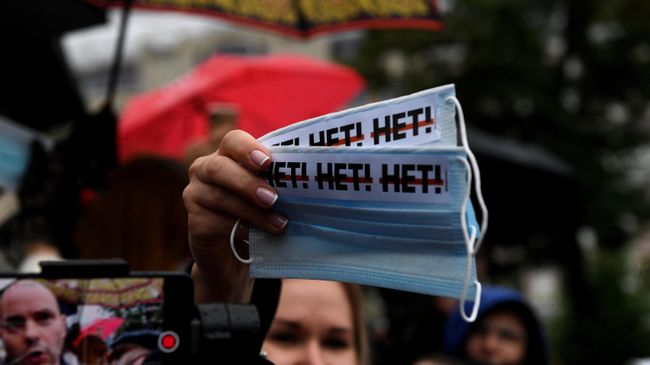Участники несанкционированной акции за отмену поправок в Конституцию РФ на Пушкинской площади в Москве Участники несанкционированной акции за отмену поправок в Конституцию РФ на Пушкинской площади в Москве