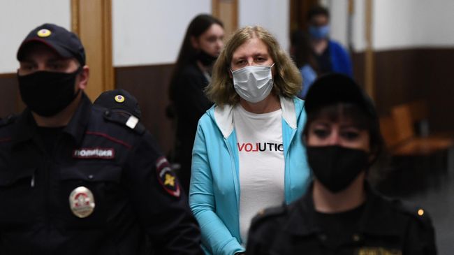 Репродуктолог клиники NGC Юлиана Иванова, обвиняемая по делу о торговле детьми от суррогатных матерей, в Басманном суде Москвы