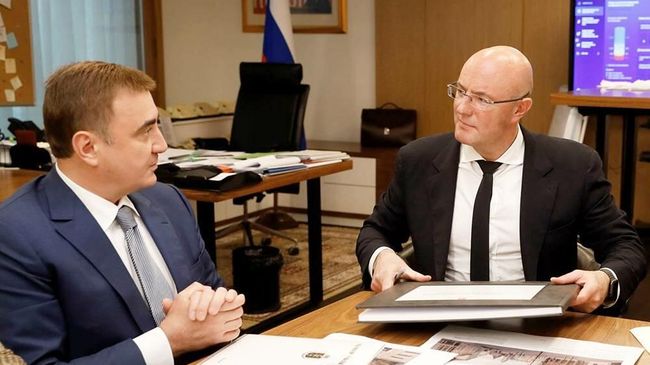 Губернатор Тульской области Алексей Дюмин во время совещания