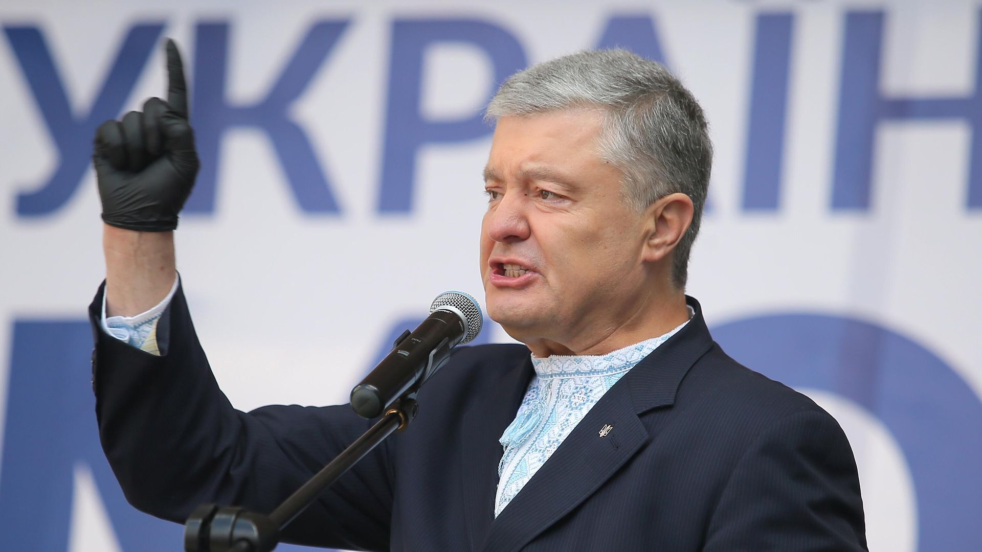 Экс-президент Украины, депутат Верховной рады Украины Петр Порошенко во время акции протеста против законопроекта Бужанского о продлении преподавания на русском языке в школах Украины Экс-президент Украины, депутат Верховной рады Украины Петр Порошенко во время акции протеста против законопроекта Бужанского о продлении преподавания на русском языке в школах Украины - РИА Новости, 1920, 26.02.2021