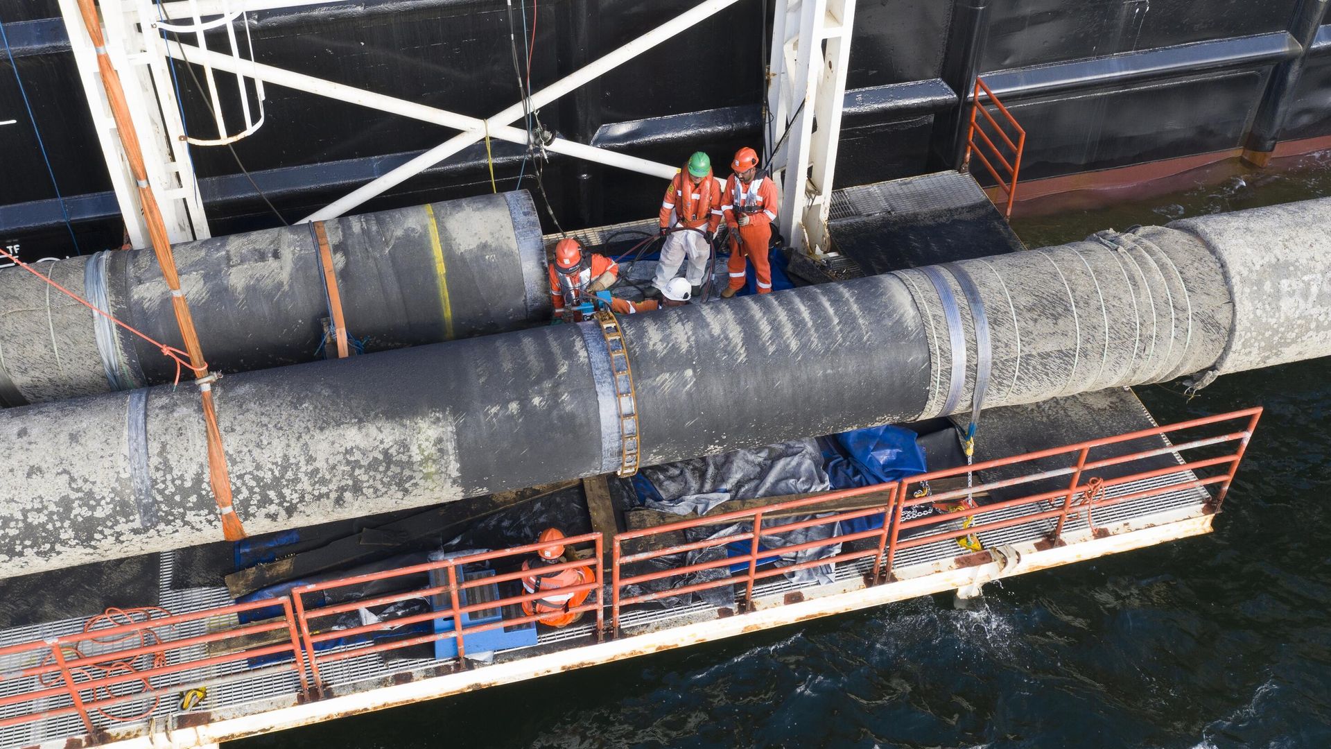 Надводная сварка захлёстного стыка морской части газопровода Северный поток-2 Надводная сварка захлёстного стыка морской части газопровода Северный поток-2 - РИА Новости, 1920, 14.01.2021
