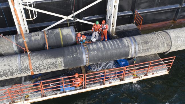 Надводная сварка захлестного стыка морской части газопровода Северный поток — 2
