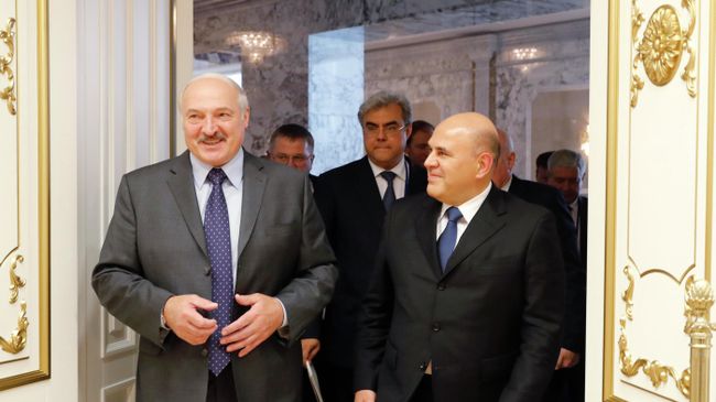 Председатель правительства РФ Михаил Мишустин и президент Белоруссии Александр Лукашенко во время встречи в Минске Председатель правительства РФ Михаил Мишустин и президент Белоруссии Александр Лукашенко во время встречи в Минске