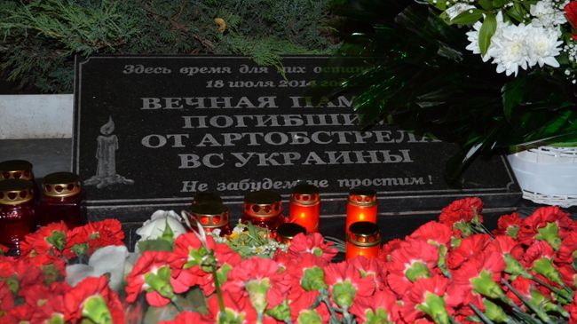 Акция памяти по жертвам артобстрела со стороны ВС Украины в Луганске Акция памяти по жертвам артобстрела со стороны ВС Украины в Луганске