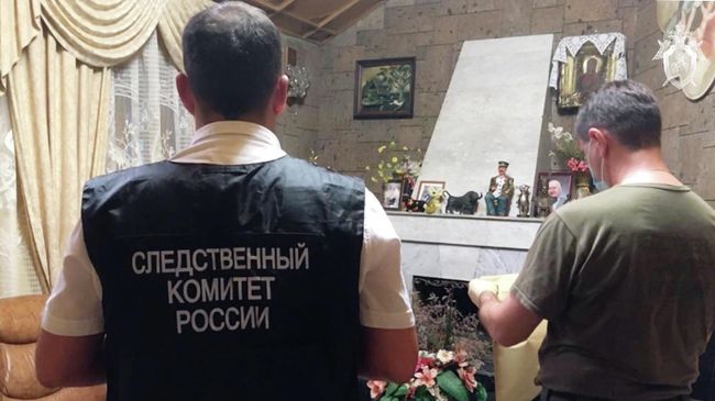 Сотрудники Следственного комитета РФ по Ростовской области проводят следственные действия в доме, где произошло преступление, в селе Новомаргаритово Азовского района Ростовской области Сотрудники Следственного комитета РФ по Ростовской области проводят следственные действия в доме, где произошло преступление, в селе Новомаргаритово Азовского района Ростовской области