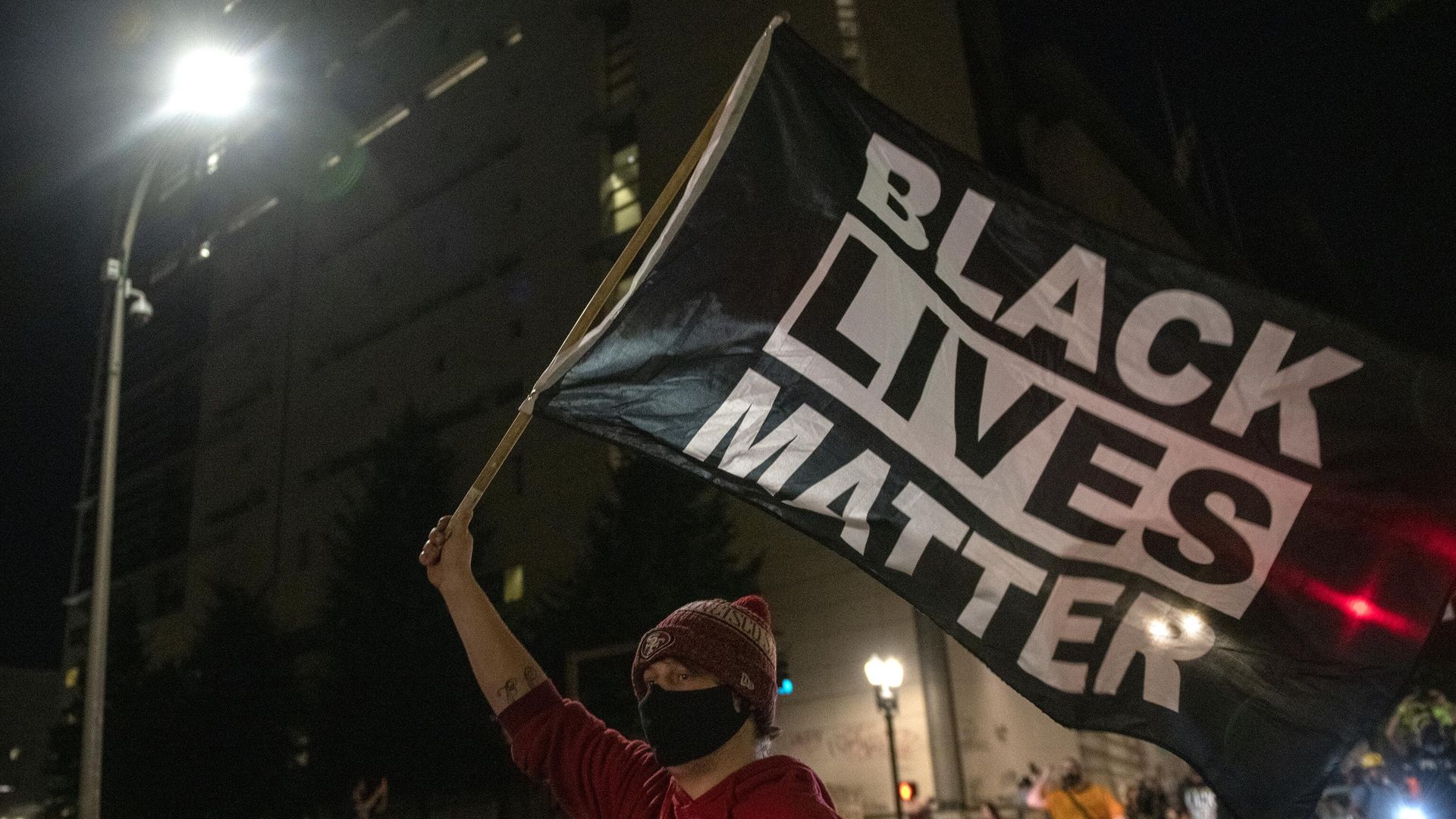 Протестующий из движения Black Lives Matter в американском Портленде Протестующий из движения Black Lives Matter в американском Портленде - РИА Новости, 1920, 06.09.2022
