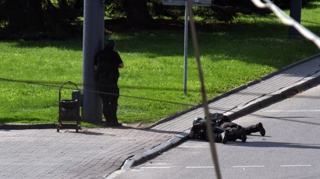 Сотрудники полиции во время силовой операции в Луцке Сотрудники полиции во время силовой операции в Луцке