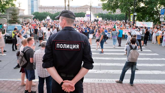 Акция протеста после назначения врио губернатора Хабаровского края Михаила Дегтярева Акция протеста после назначения врио губернатора Хабаровского края Михаила Дегтярева