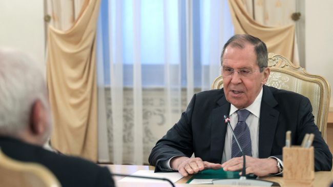 Министр иностранных дел РФ Сергей Лавров во время встречи в Москве с министром иностранных дел Исламской Республики Иран Мухаммадом Джавад Зарифом Министр иностранных дел РФ Сергей Лавров во время встречи в Москве с министром иностранных дел Исламской Республики Иран Мухаммадом Джавад Зарифом