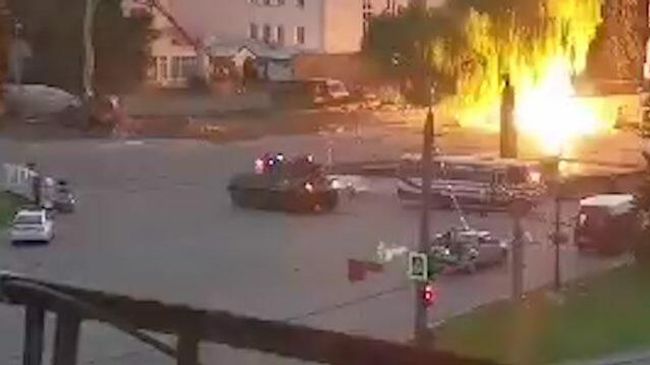 Кадры штурма и освобождение заложников из захваченного автобуса в Луцке Кадры штурма и освобождение заложников из захваченного автобуса в Луцке