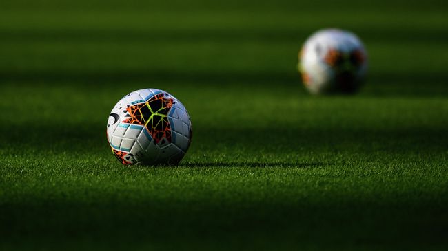 Balls are pictured on the pitch prior to the Italian Serie A football match Inter vs Brescia played behind closed doors on July 1, 2020 at the Giuseppe-Meazza San Siro stadium in Milan, as the country eases its lockdown aimed at curbing the spread of the COVID-19 infection, caused by the novel coronavirus. (Photo by Miguel MEDINA / AFP) Balls are pictured on the pitch prior to the Italian Serie A football match Inter vs Brescia played behind closed doors on July 1, 2020 at the Giuseppe-Meazza San Siro stadium in Milan, as the country eases its lockdown aimed at curbing the spread of the COVID-19 infection, caused by the novel coronavirus. (Photo by Miguel MEDINA / AFP)