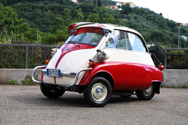 Автомобиль Isetta в Автомобильном музее Турина