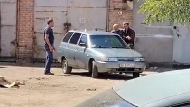 В Полтаве мужчина захватил в заложники начальника угрозыска В Полтаве мужчина захватил в заложники начальника угрозыска