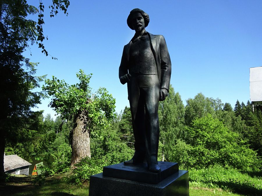 Памятник Репину Памятник Репину