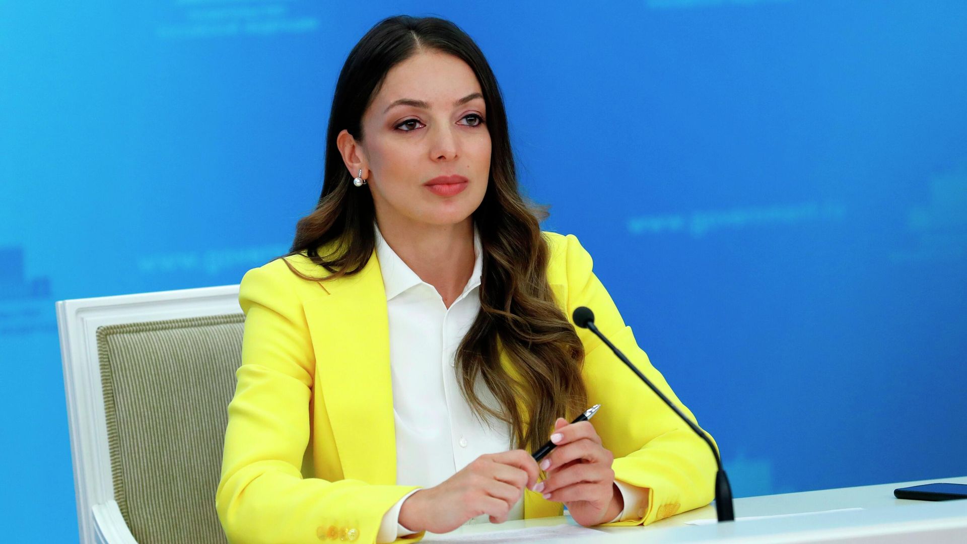 Глава Ростуризма Зарина Догузова во время брифинга Глава Ростуризма Зарина Догузова во время брифинга - РИА Новости, 1920, 12.10.2021
