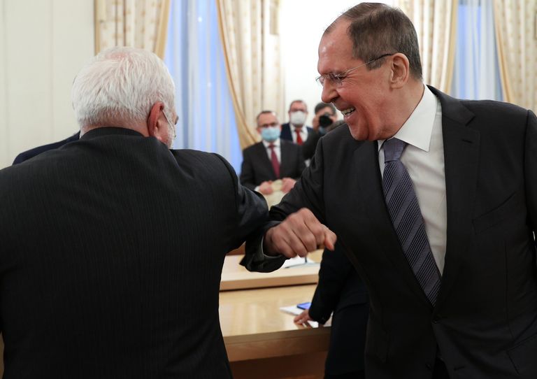 Министр иностранных дел РФ Сергей Лавров и министр иностранных дел Исламской Республики Иран Мухаммад Джавад Зариф (слева) во время встречи в Москве Министр иностранных дел РФ Сергей Лавров и министр иностранных дел Исламской Республики Иран Мухаммад Джавад Зариф (слева) во время встречи в Москве