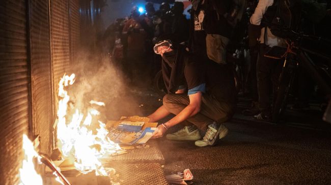 Протестующие против расового неравенства и полицейского насилия в Портленде Протестующие против расового неравенства и полицейского насилия в Портленде