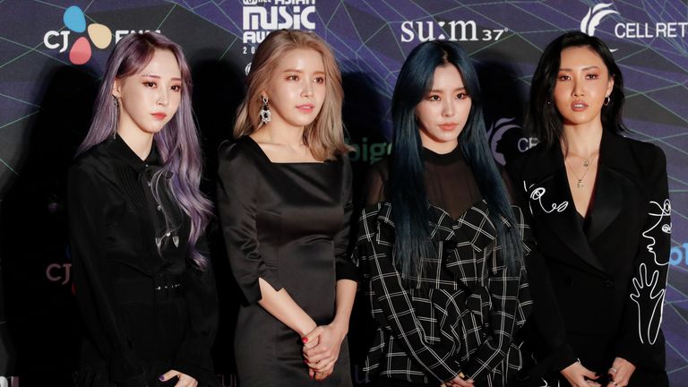 Участницы группы Mamamoo 