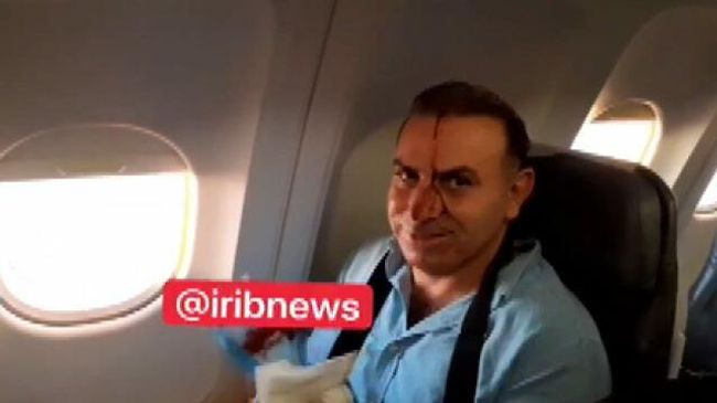 Иранский самолет после столкновения с предполагаемым американским истребителем Иранский самолет после столкновения с предполагаемым американским истребителем