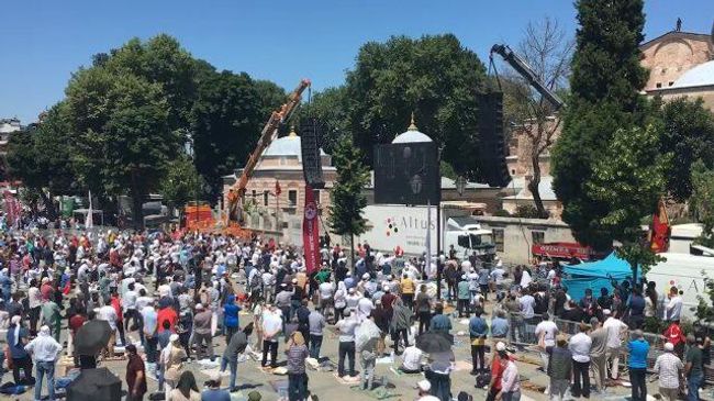 Первый за 86 лет официальный намаз в Айя-Софии Первый за 86 лет официальный намаз в Айя-Софии