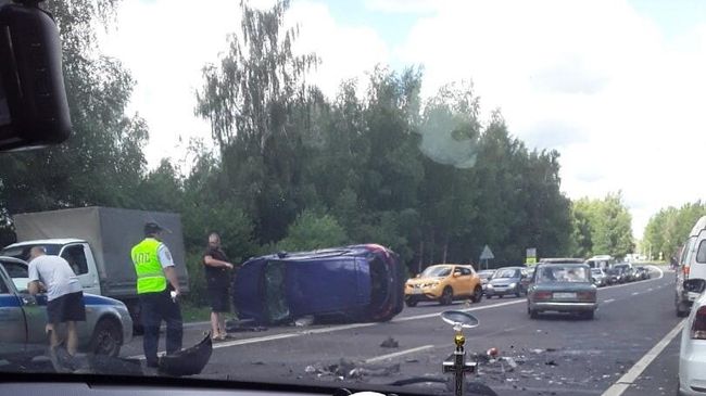 Последствия ДТП в Дзержинском районе Ярославля Последствия ДТП в Дзержинском районе Ярославля