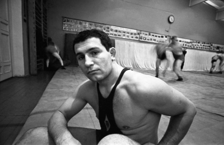 Советский борец вольного стиля, самбист, олимпийский чемпион (Токио, 1964 г.) в тяжелом весе, четырехкратный чемпион мира по вольной борьбе Александр Иваницкий на тренировке.