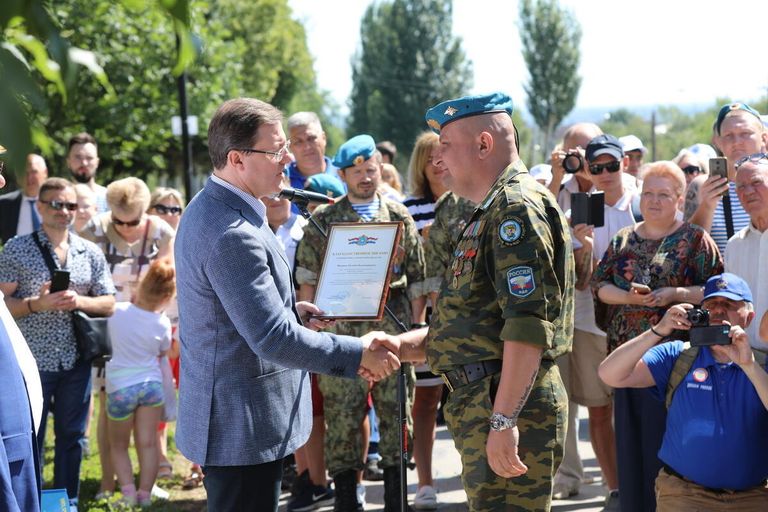В Самаре торжественно открыли бюст Василию Маргелову В Самаре торжественно открыли бюст Василию Маргелову