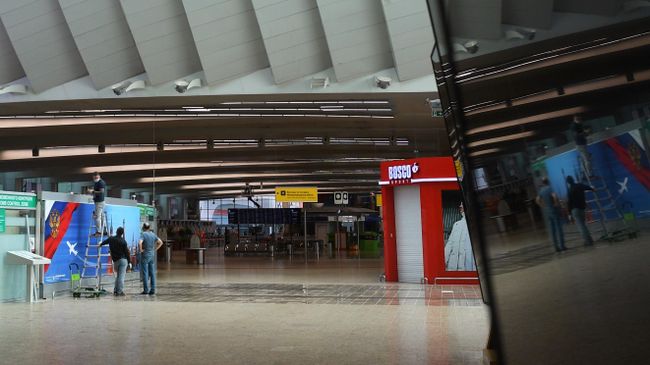 Рабочие в терминале D аэропорта Шереметьево Рабочие в терминале D аэропорта Шереметьево